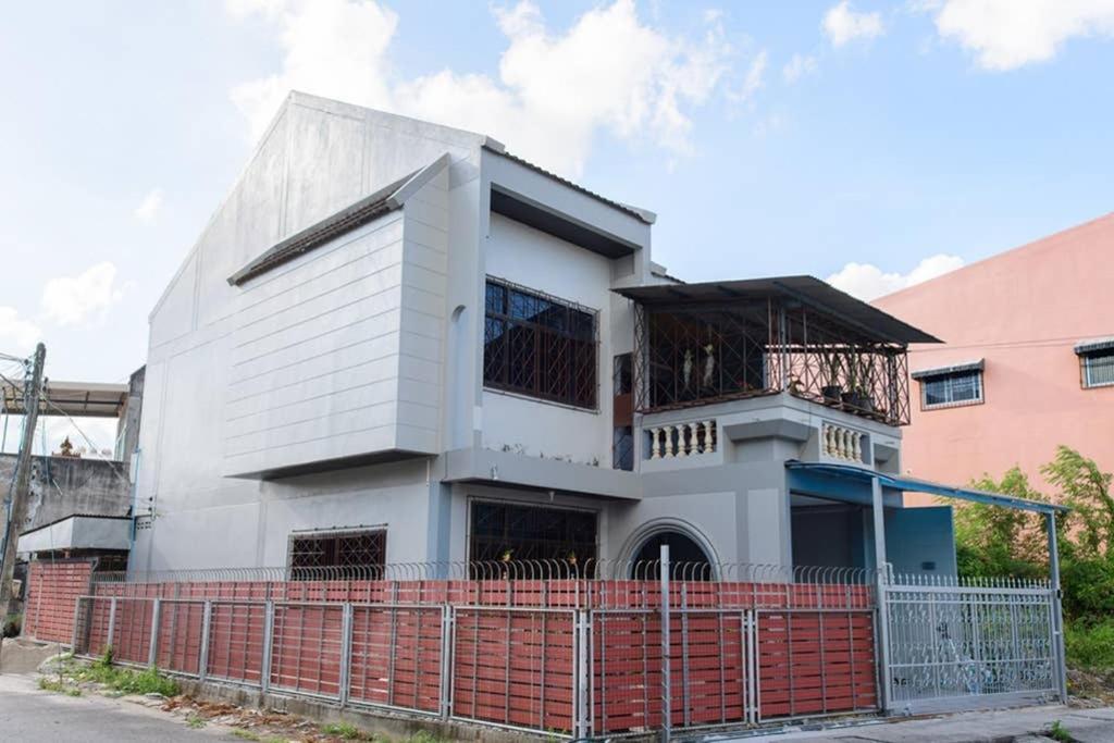 Bluebell House Hatyai - Cosy 3 Bedrooms For 10 Pax - 9 Mins Drive To Lee Grd Ban Kho Hong Esterno foto